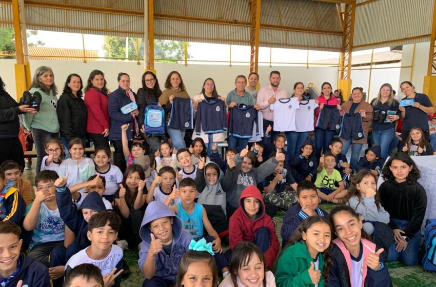  Prefeitura de Ortigueira inicia entrega de mochilas e uniformes escolares para mais de 2,5 mil alunos da rede municipal de ensino