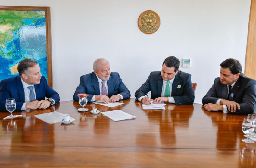  Ratinho Jr. e Lula assinam convênio para novo pedágio