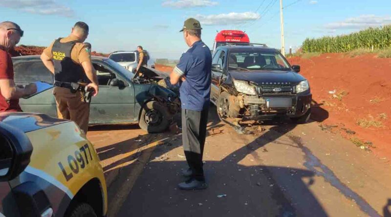  Motorista fica ferido em colisão entre carros em Ivaiporã