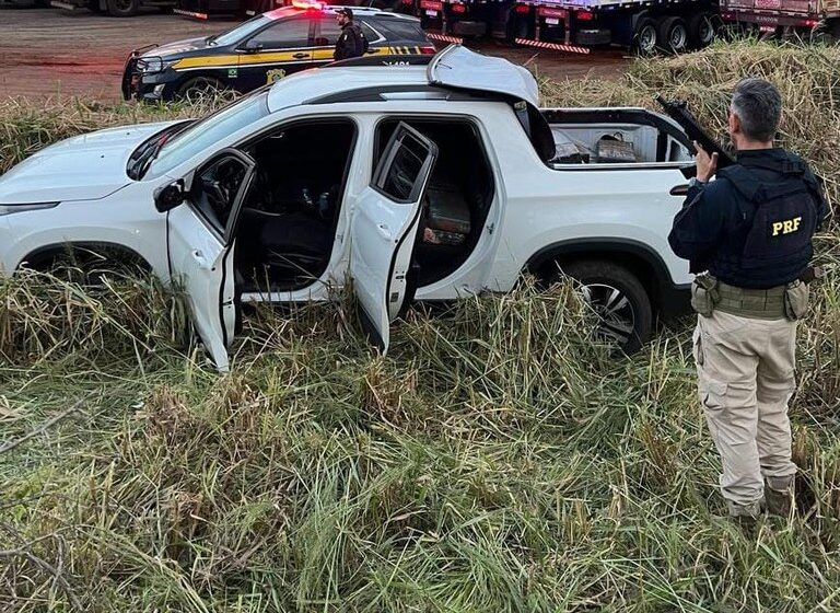  PRF apreende quase 400 kg de maconha e recupera caminhonete roubada no Paraná