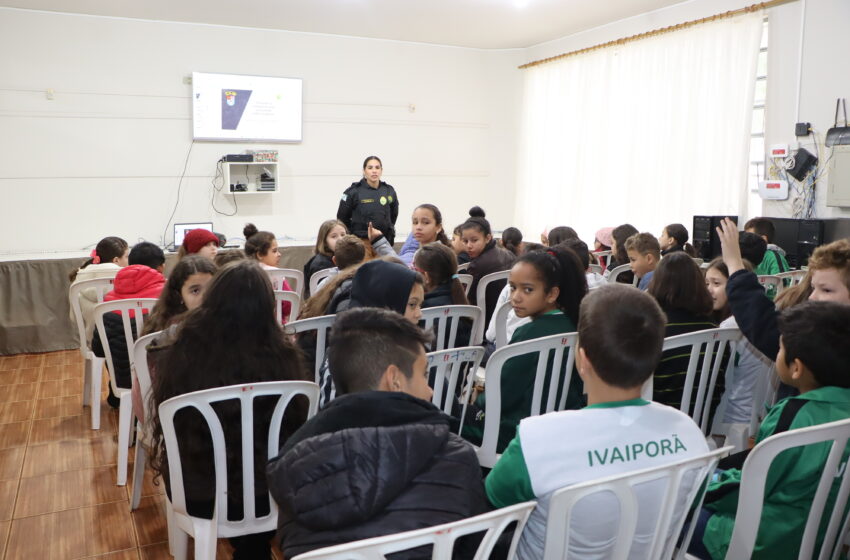  Policial militar ministra palestra sobre Bullying a convite da Prefeitura de Ivaiporã e da Fatec