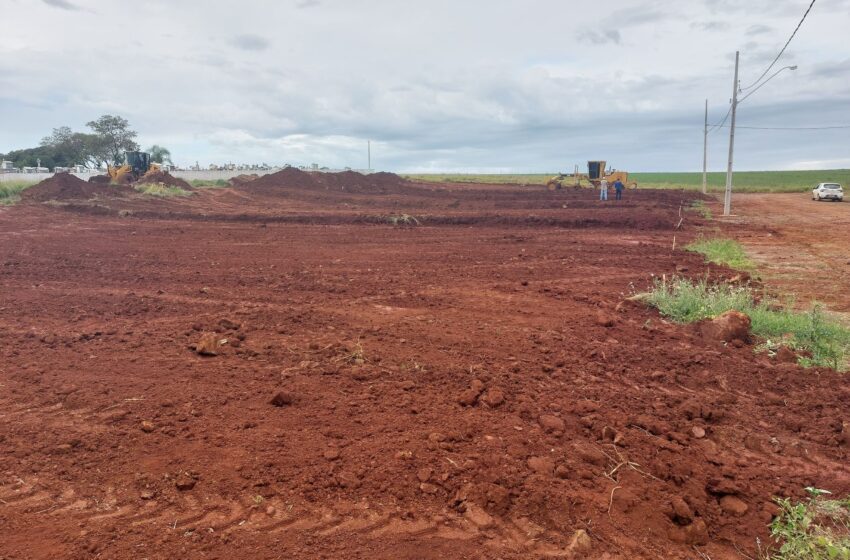  Prefeitura de Ariranha do Ivaí prepara terreno para construção de 9 casas populares