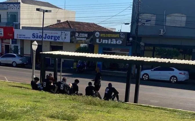  Atletas do Grêmio Maringá são despejados de hotel em São Pedro do Ivaí
