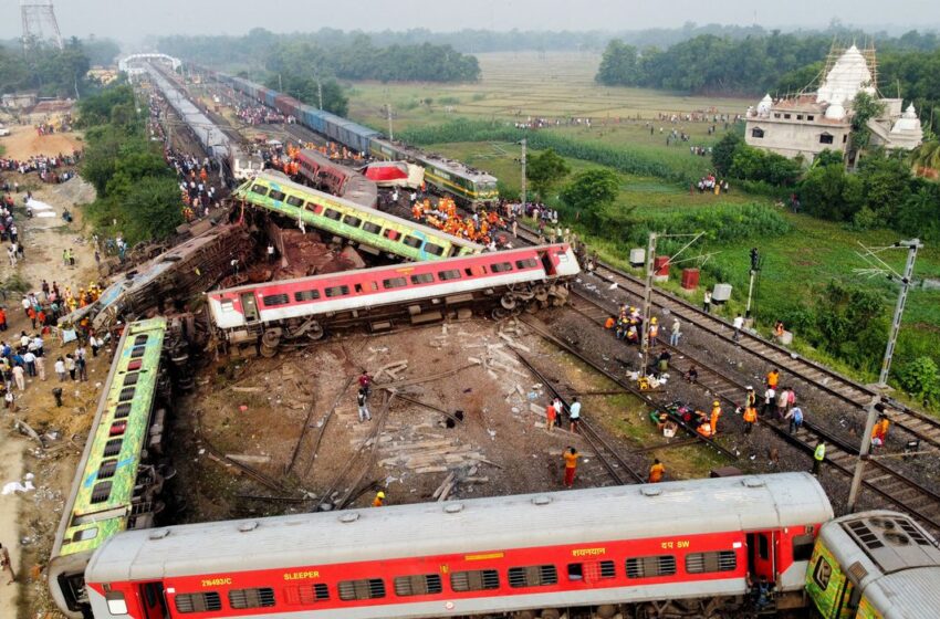  Mortos em mega-acidente de trem na Índia chega a 288