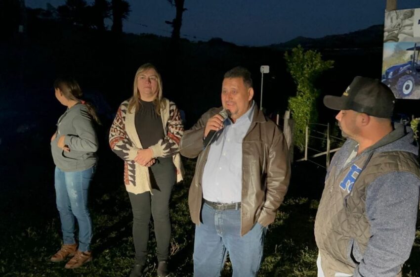  Prefeito Pedro Taborda entrega Trator e Implementos Agrícolas para Associação de produtores APEVC