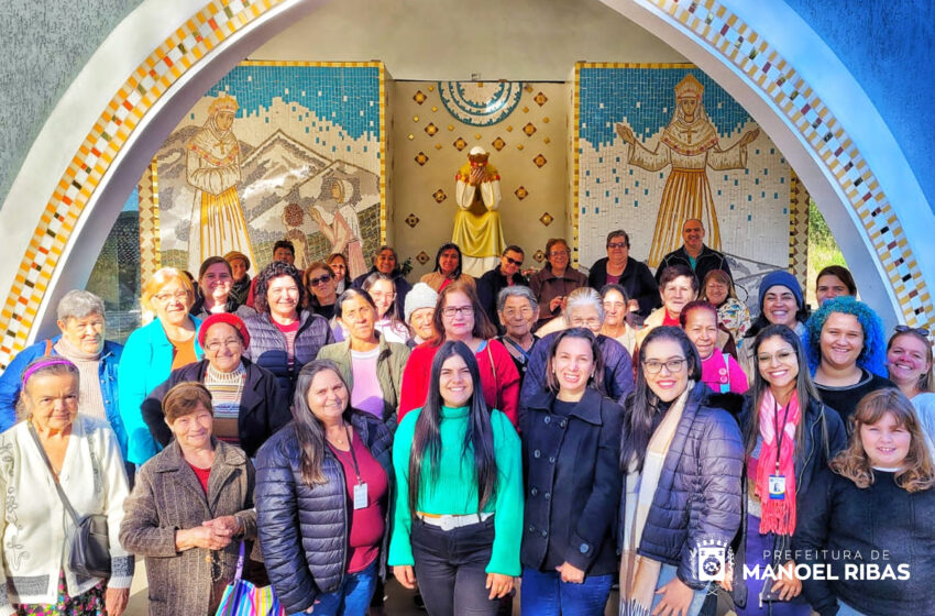  Grupo da Terceira Idade de Manoel Ribas visita o Santuário Santa Salete