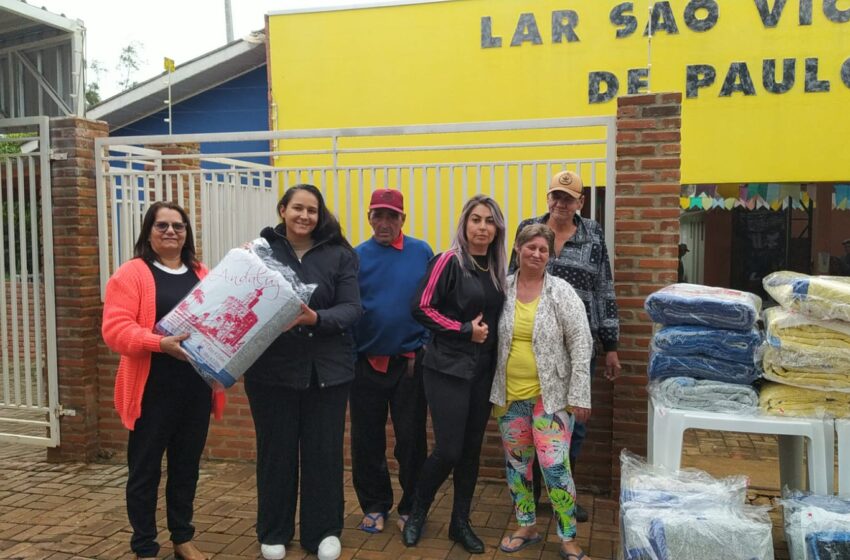  Grandes Rios entrega 40 cobertores para os idosos do lar São Vicente de Paulo