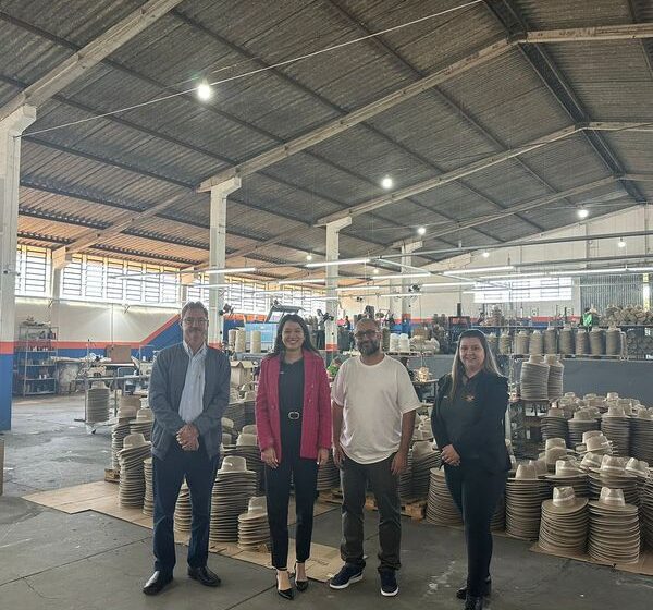  Executivas da Cooperativa Cresol fortalecem parcerias em visita ao cooperado CL Chapéus em Apucarana