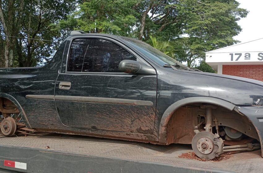  Veículo furtado é encontrado sem rodas no Contorno Norte de Apucarana