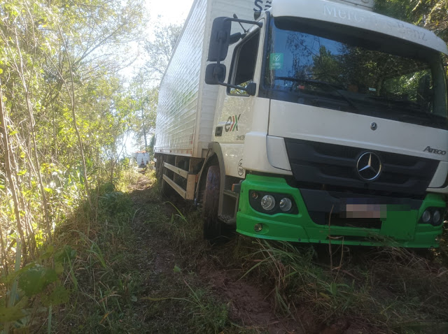  Polícia recupera Caminhão roubado entre Mauá da Serra e Ortigueira