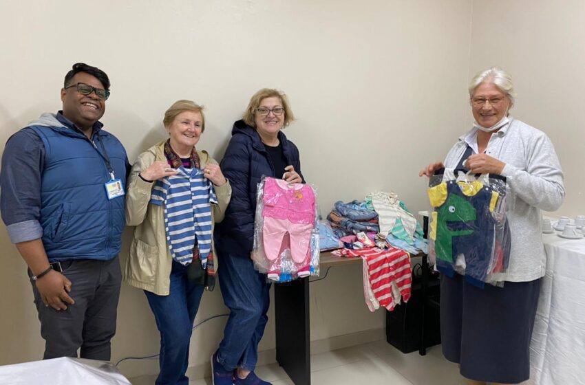  Voluntárias realizam doações de roupinhas no Hospital da Providência Materno Infantil