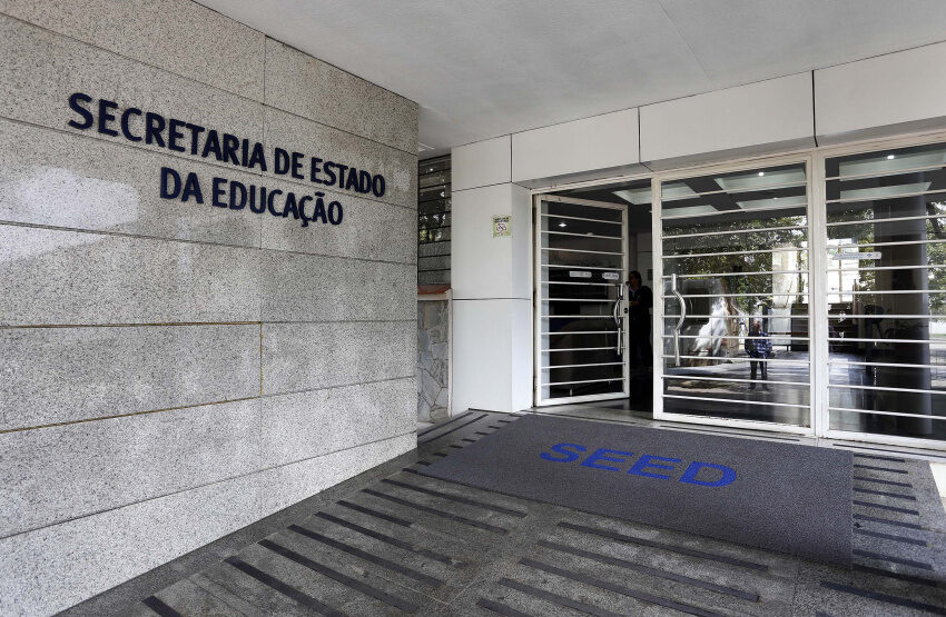  Divulgada lista de aprovados da prova objetiva do concurso para professores do Paraná