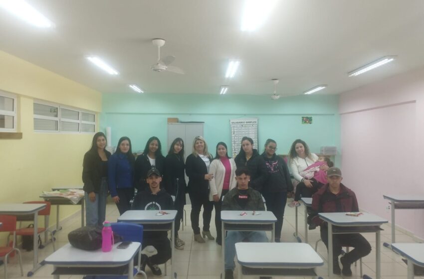  Escola Municipal de Ariranha do Ivaí realiza formação para professores, estagiários e motoristas da rede municipal