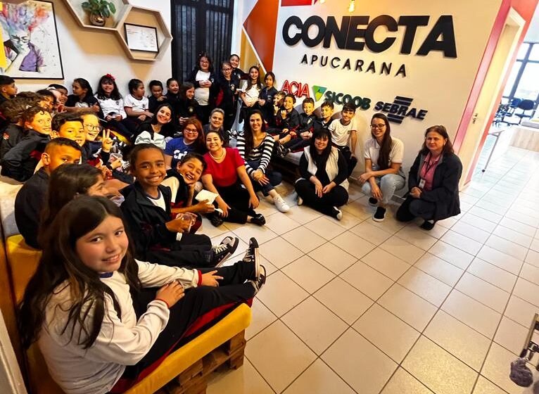  Estudantes participam de oficina de criatividade e ação do projeto Conecta Apucarana
