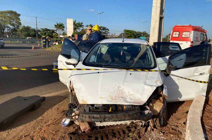  Veja: Colisão traseira seguida de capotamento é registrada em Apucarana