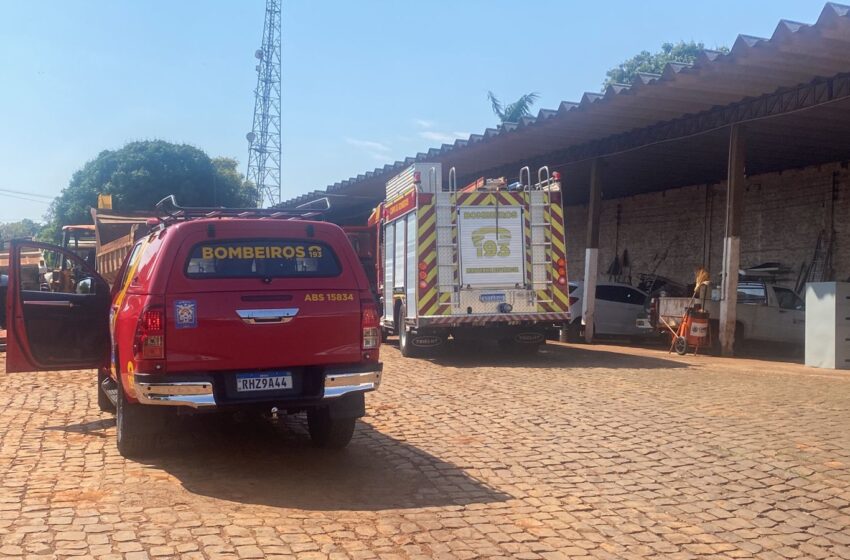  Princípio de incêndio é registrado no pátio de máquinas da prefeitura de Cambira