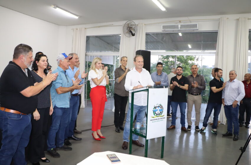  Carlos Gil assina pacote de 15 obras em benefício de 11 bairros e 3 distritos de Ivaiporã
