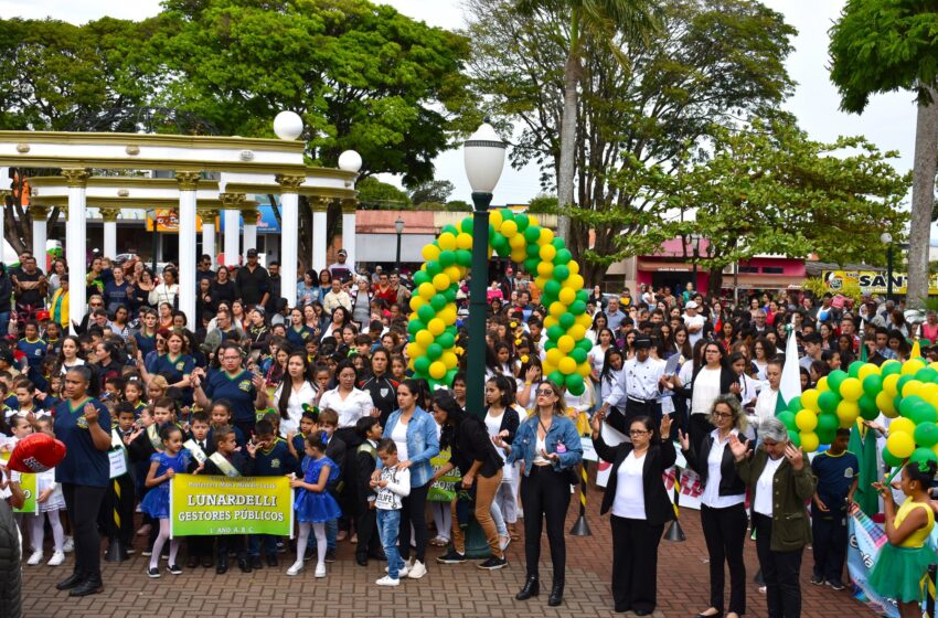  Lunardelli realizou o tradicional Desfile Cívico