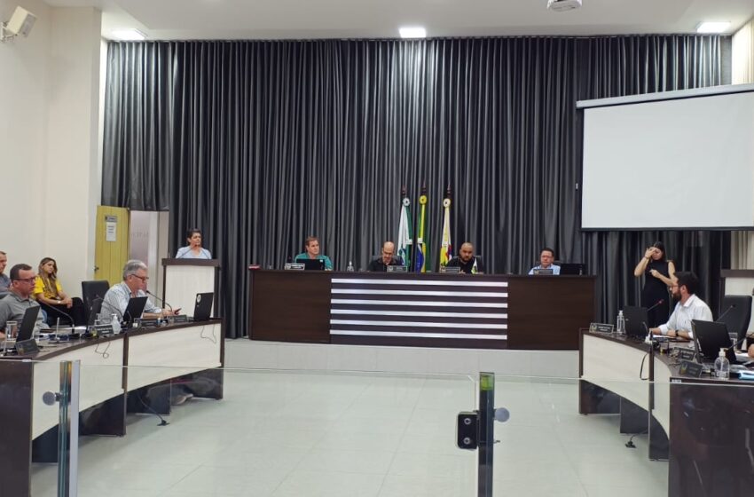  Veja detalhes da sessão de vereadores realizada na Câmara de Apucarana