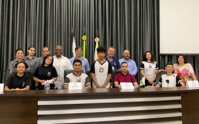  Câmara de Apucarana promove 1ª Sessão Ordinária do Parlamento Jovem