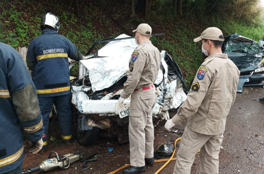 Urgente: quatro pessoas morrem após acidente na PR-466