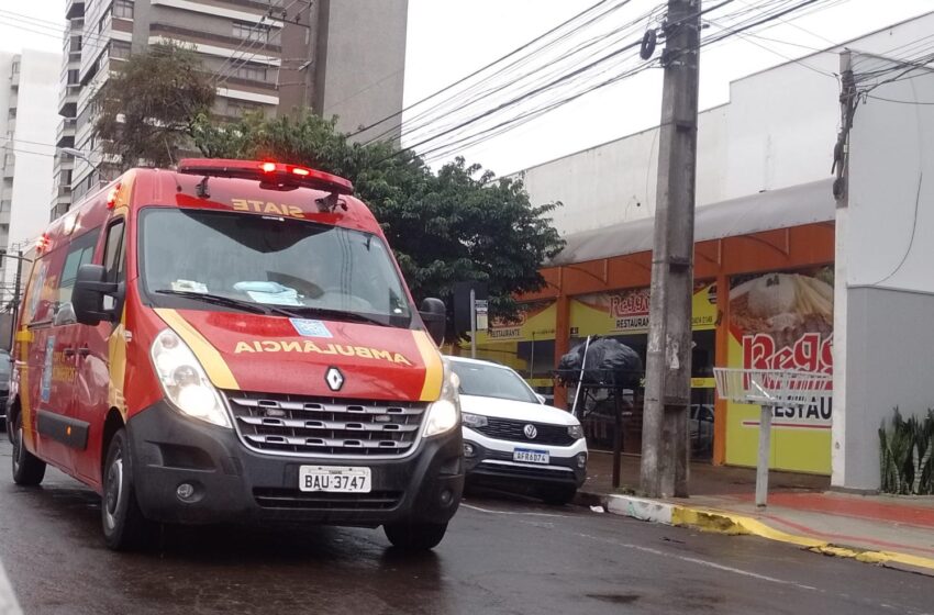  Atropelamento é registrado no centro de Apucarana; mulher fica ferida