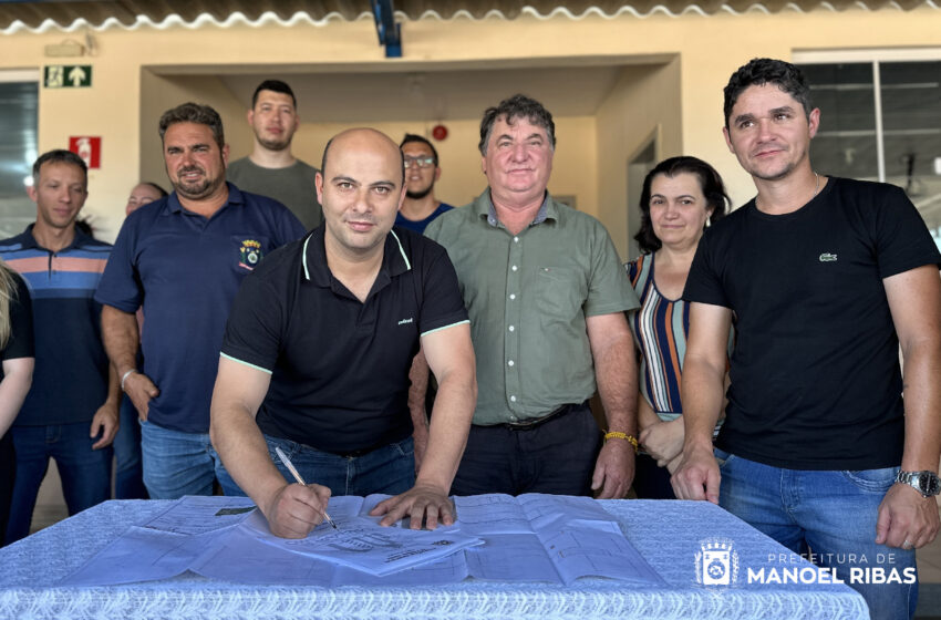  Prefeito de Manoel Ribas assina ordem de serviço para construção de novas salas de aula