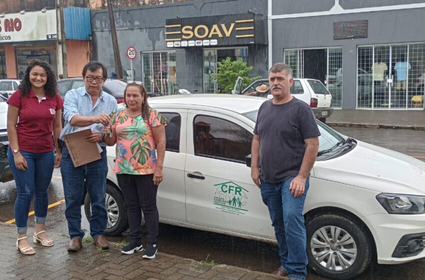  Prefeitura de Rosário do Ivaí entrega veículo para Casa Familiar Rural