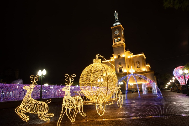  Iluminação do “Natal da Família” já está ativada em Apucarana