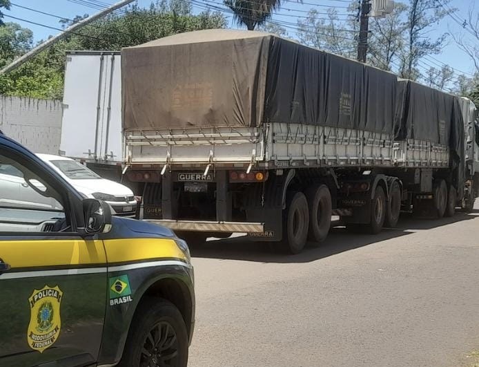  PRF prende motorista com 2 toneladas de maconha no Paraná