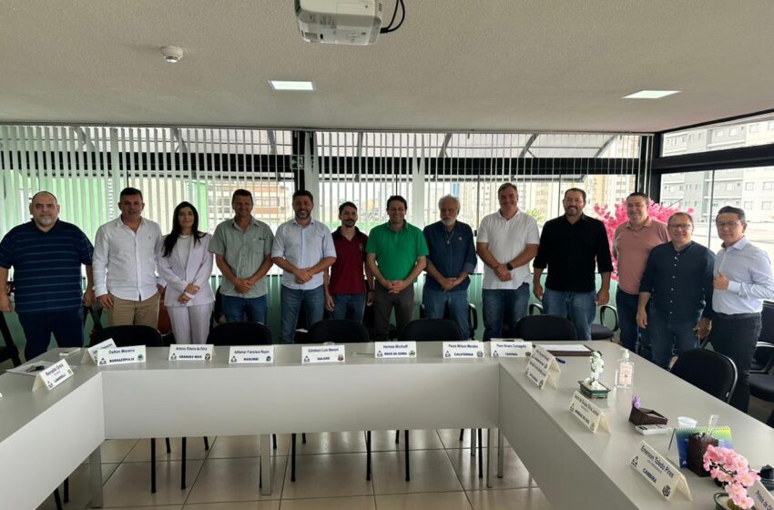 Prefeitos da Amuvi participam de reunião em Apucarana; veja