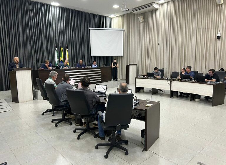  Câmara de Apucarana aprova censura contra vereador e projetos de lei; veja