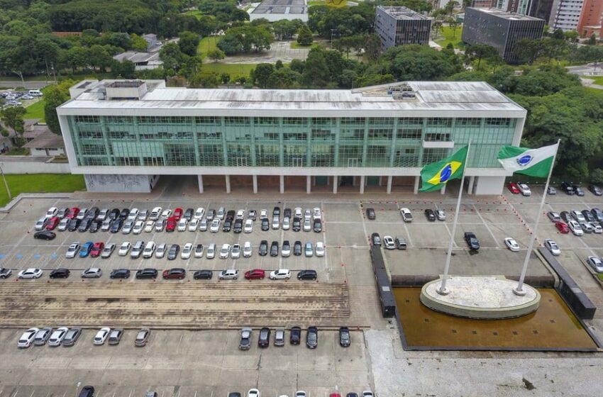  TCE emite parecer pela regularidade das contas de 2022 do governador do Paraná