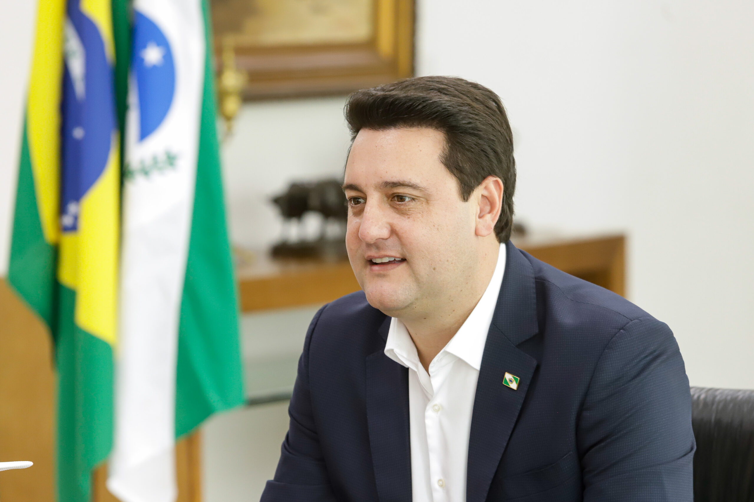 Curitiba, 01 de novembro de 2023 – O governador Carlos Massa Ratinho Jr. realiza videoconferência com governadores e senadores membros do Consórcio de Integração Sul e Sudeste (Cosud).