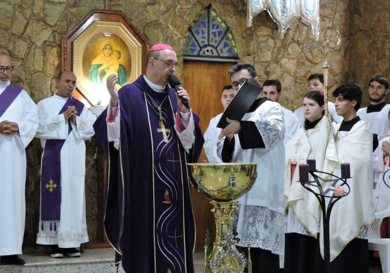 Bispo celebra missa após ato de profanação em igreja em Ivaiporã