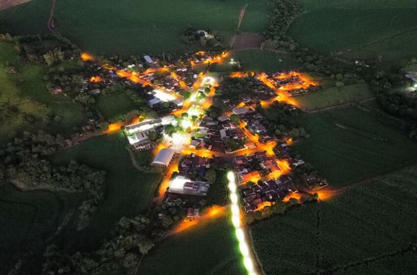  Prefeitura entrega Praça e iluminação em LED do acesso ao distrito de Marisa