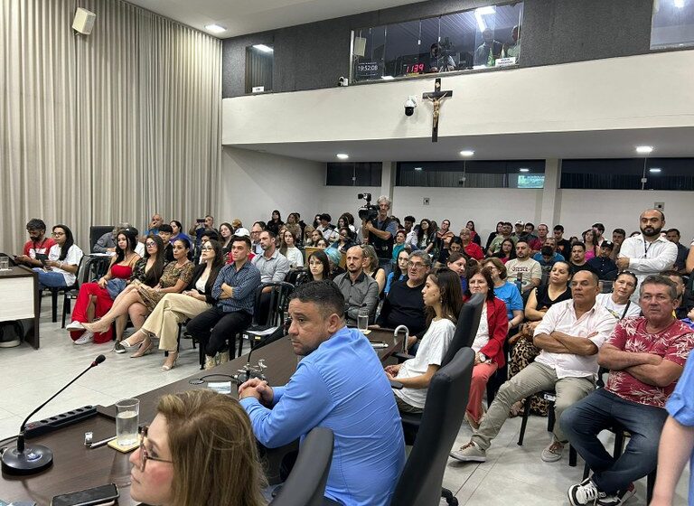 Audiência pública sobre canabidiol lota Câmara de Apucarana
