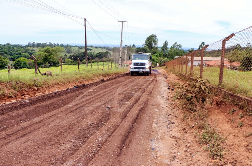  Recurso da Itaipu garante asfalto em estrada que interliga vilas rurais em Apucarana