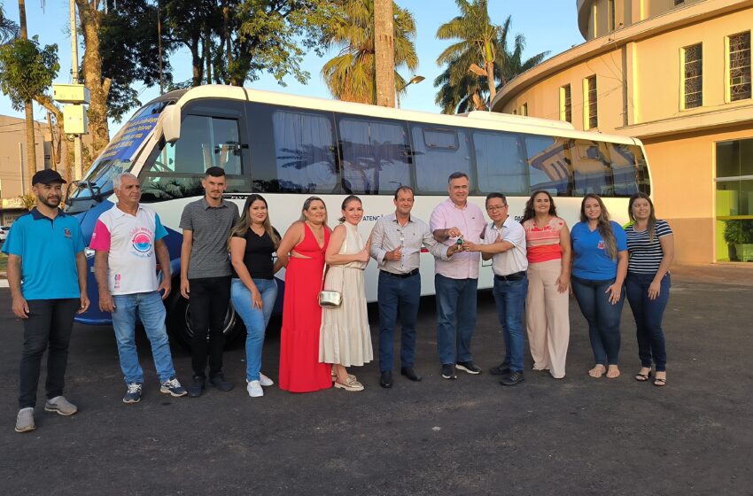  Jardim Alegre recebe novo ônibus para transporte de pacientes