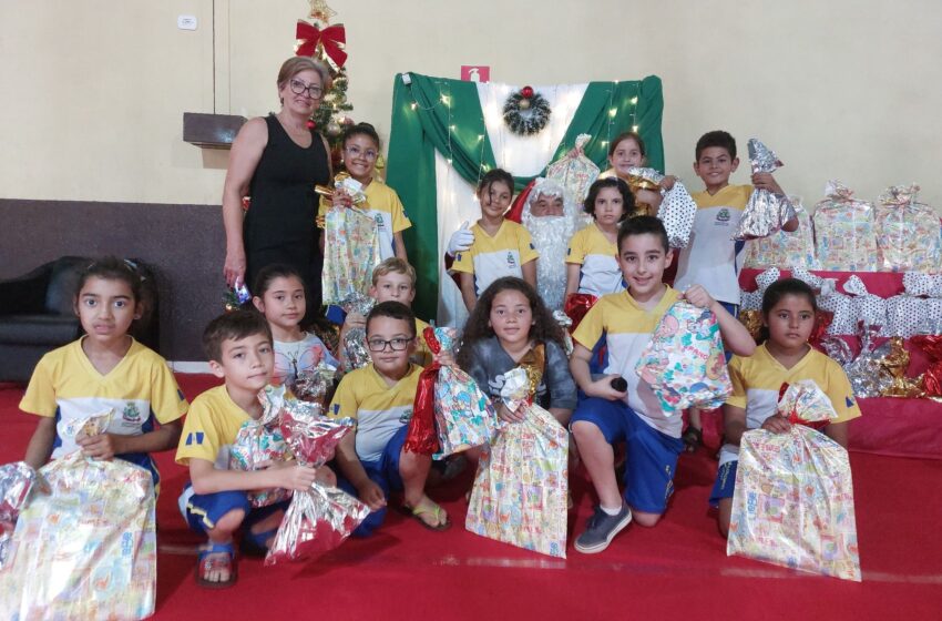  Emoção e Solidariedade: Prefeitura de Ariranha do Ivaí Distribui Brinquedos para Crianças em Evento Natalino