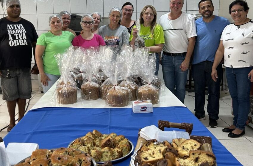  Prefeitura entrega certificados a alunos do curso de Panetones e Chocotones em São Pedro do Ivaí