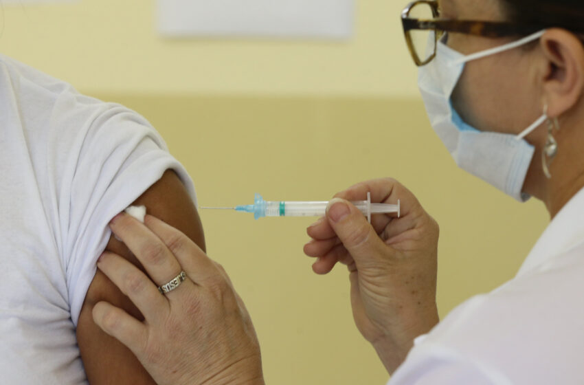  Campanha de vacinação contra a gripe começa nesta segunda para 4,5 milhões de pessoas