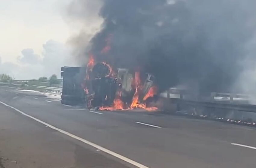  Carreta pega fogo e motorista morre em Apucarana