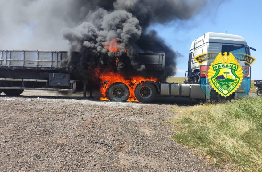  Caminhão pega fogo na PR-444 em Arapongas