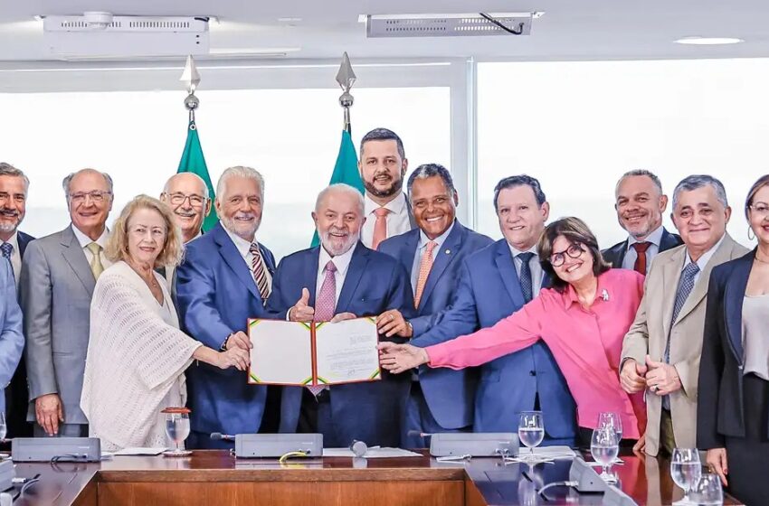  Lula sanciona lei que define revisão de pagamento de serviços do SUS