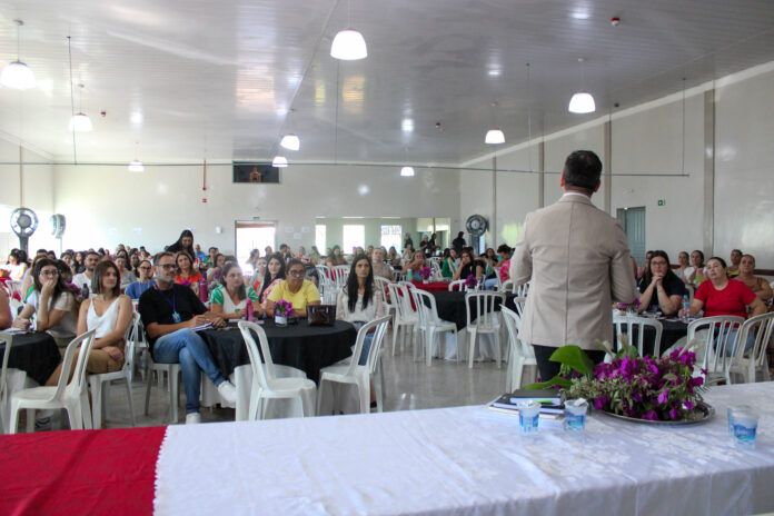  Prefeitura Municipal de Cambira realiza capacitação para professores e servidores da Assistência Social