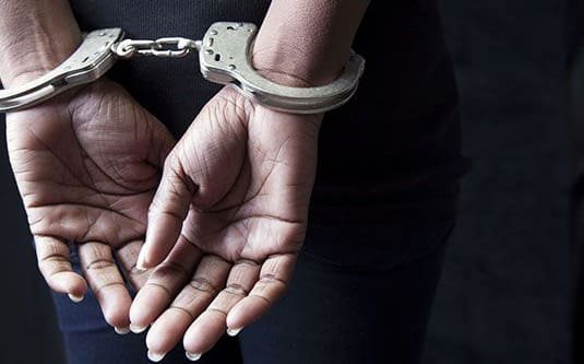  PM prende mulher procurada por tráfico de drogas em Apucarana
