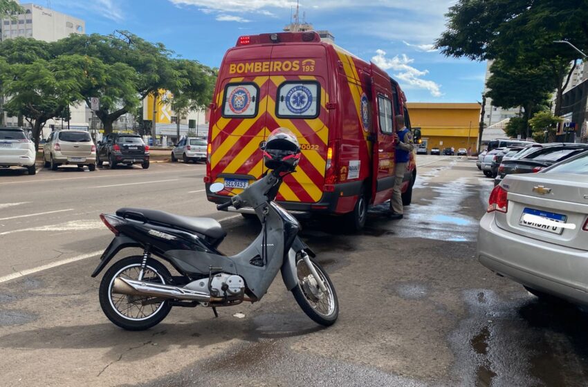  Batida entre carro e moto deixa moça ferida em Apucarana