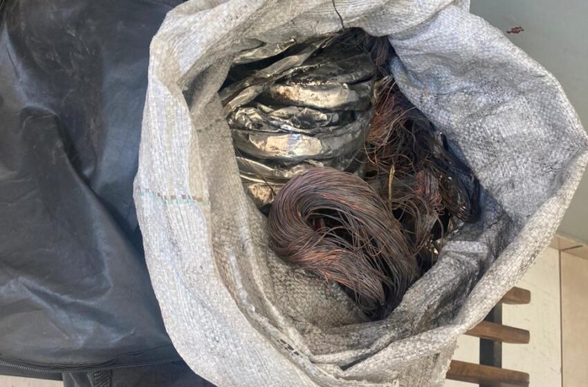  GCM de Apucarana encontra mala com mais de 26 kg de fios de cobre