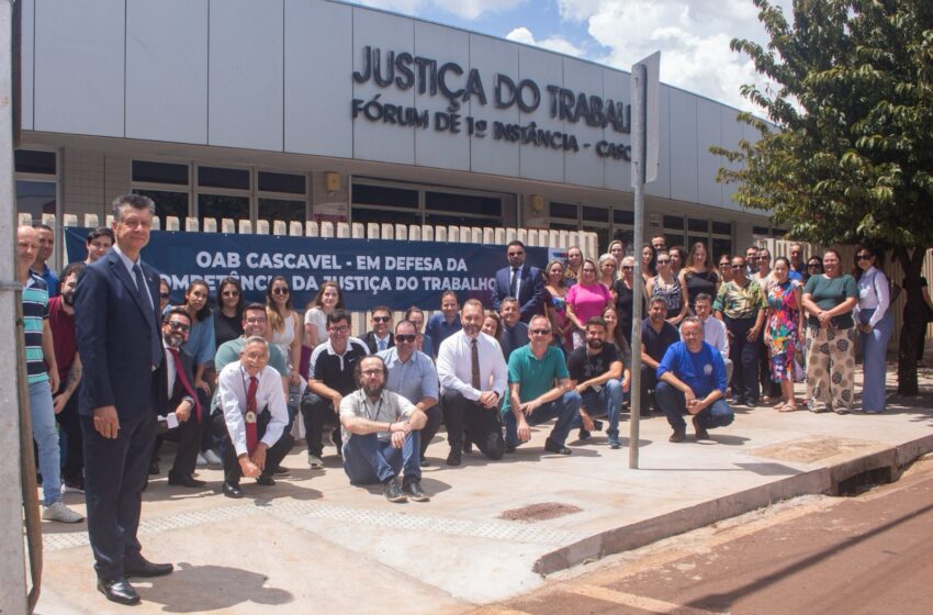  Sociedade civil faz manifestação pública em defesa da Justiça do Trabalho